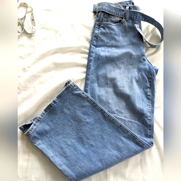 Banana Republic High-Rise Wide Leg Women's Jeans - Picture 4 of 13